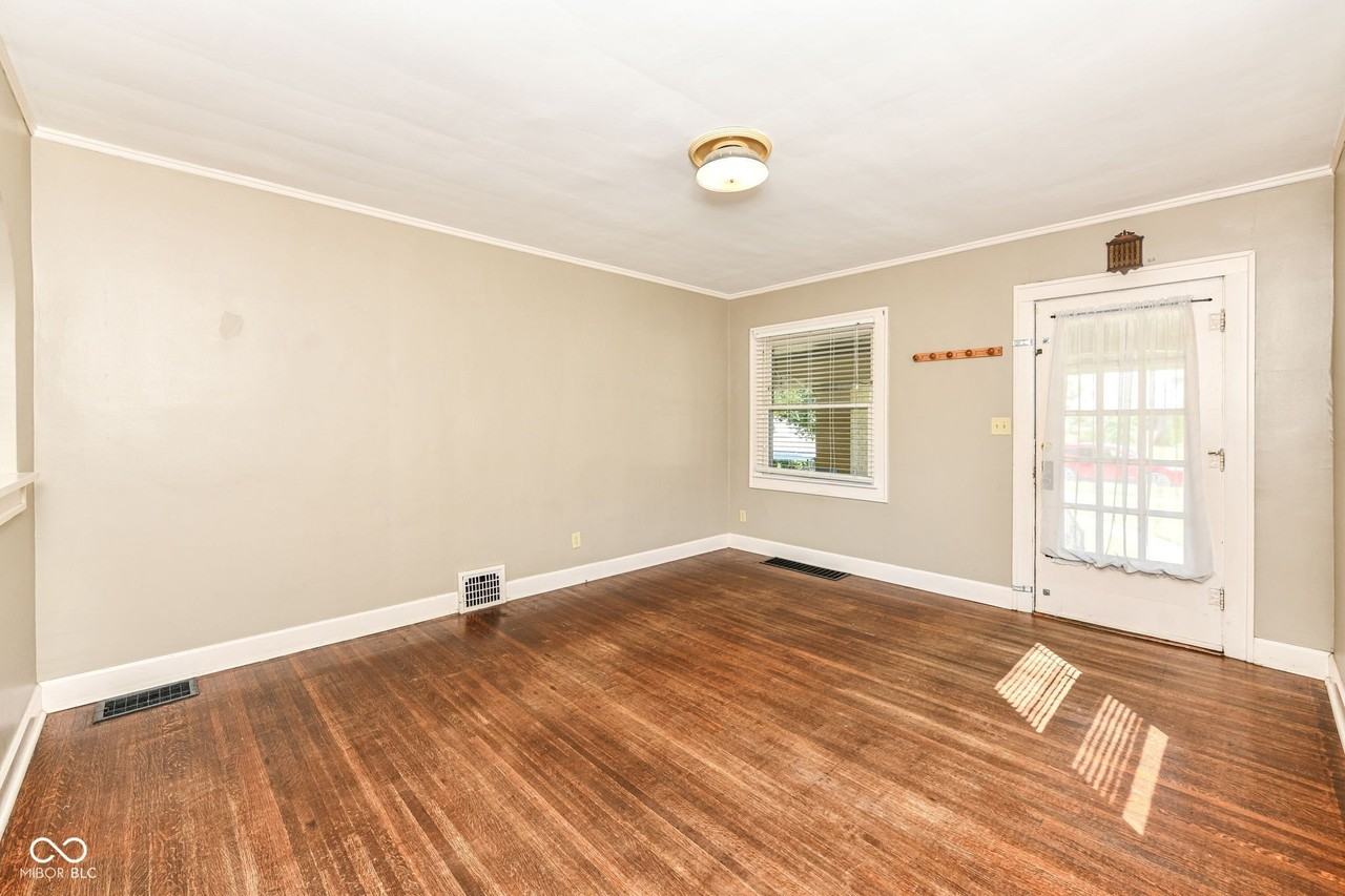 6040 N College Ave - Photo 7 of 21