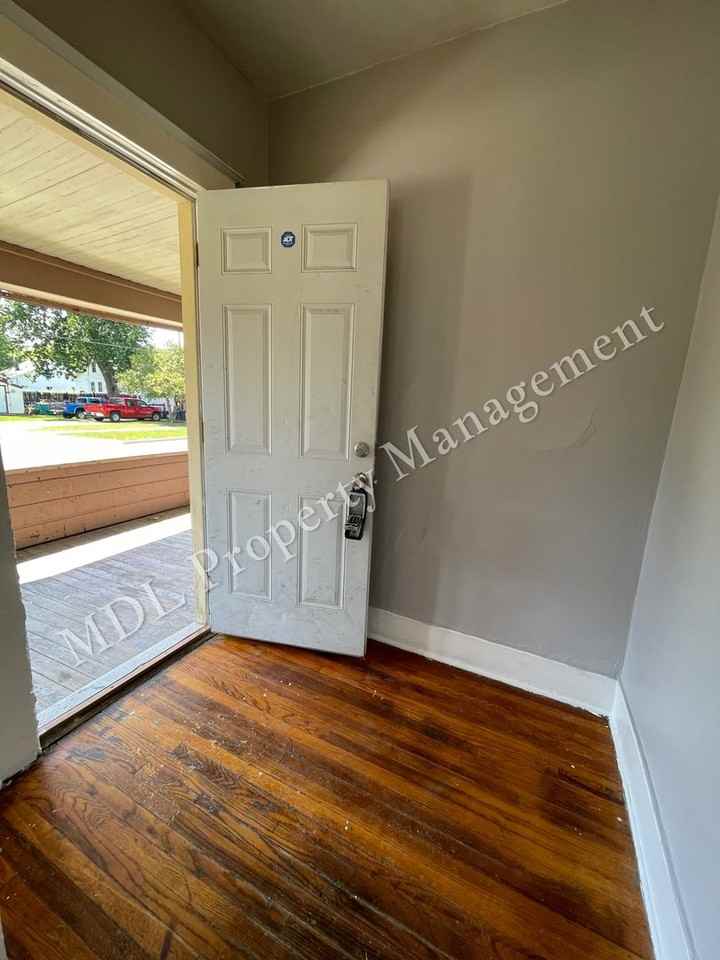1108 W Holland Ave - Photo 2 of 15