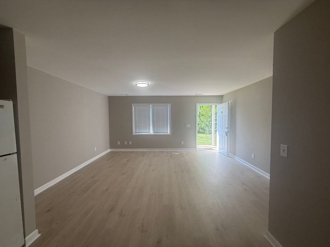 650 Lakeside Ave - Photo 2 of 12