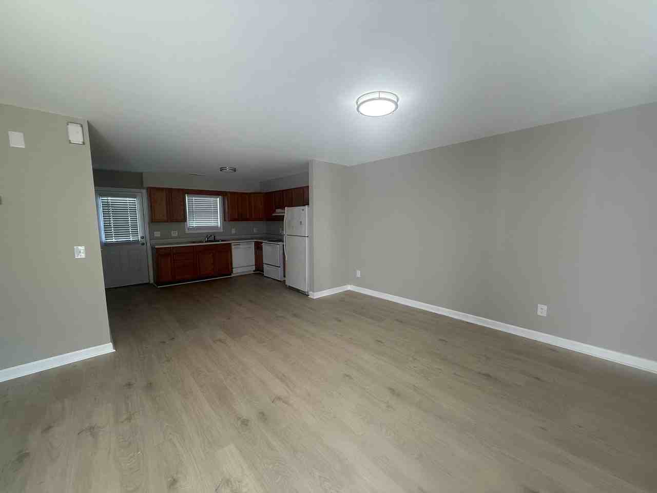 650 Lakeside Ave - Photo 3 of 12