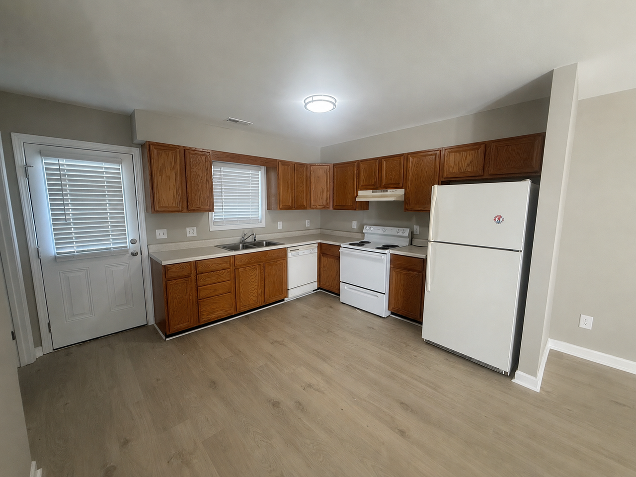 650 Lakeside Ave - Photo 5 of 12