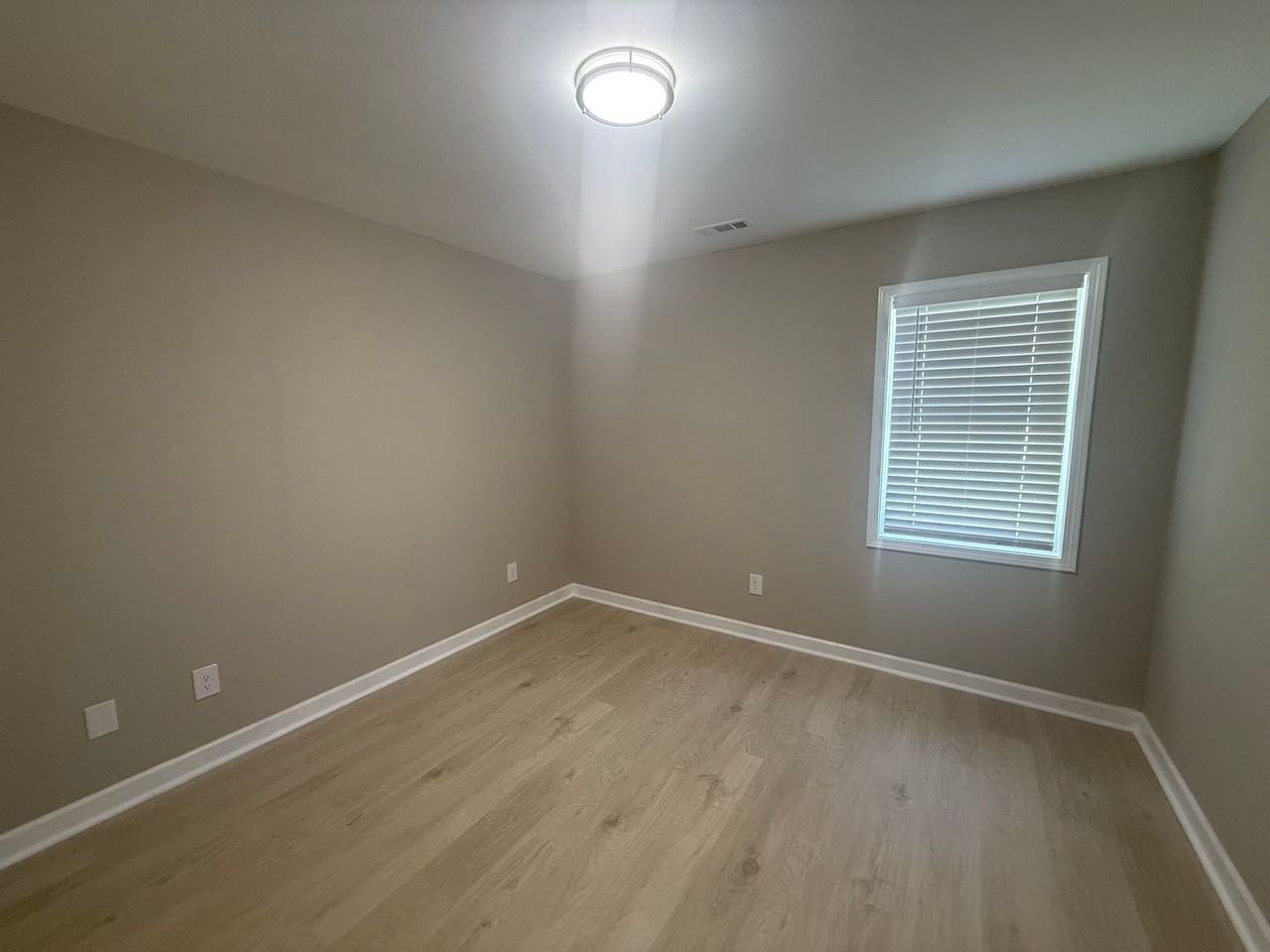 650 Lakeside Ave - Photo 6 of 12