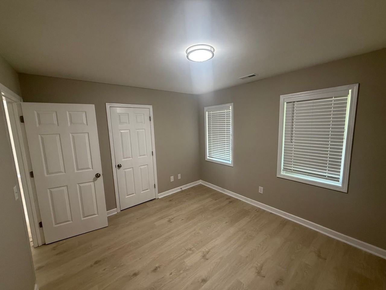 650 Lakeside Ave - Photo 7 of 12