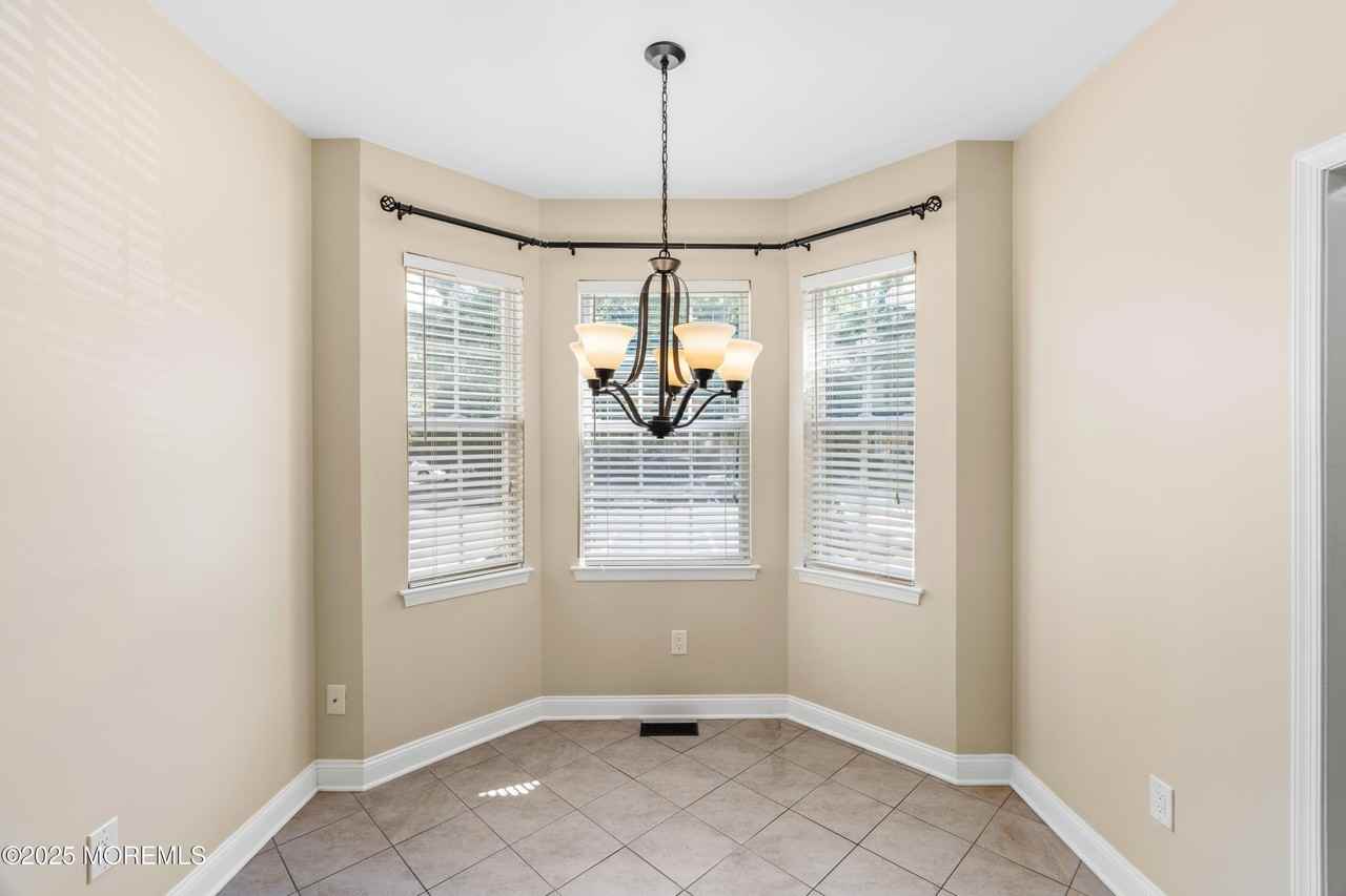 15 Faxon Dr - Photo 4 of 40