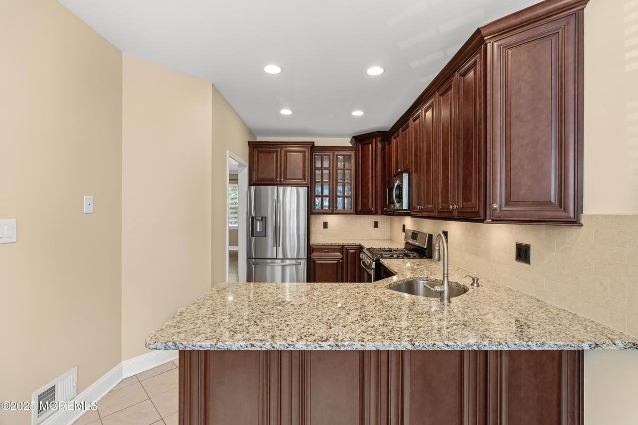 15 Faxon Dr - Photo 5 of 40