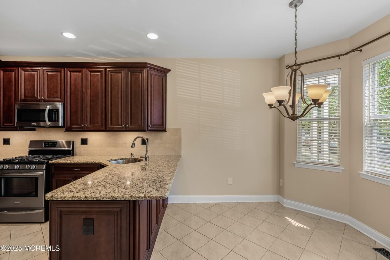 15 Faxon Dr - Photo 6 of 40