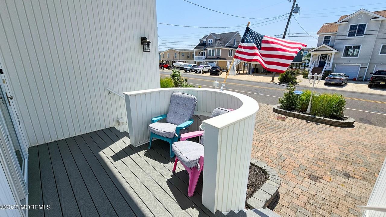 1386 Paul Blvd - Photo 2 of 44