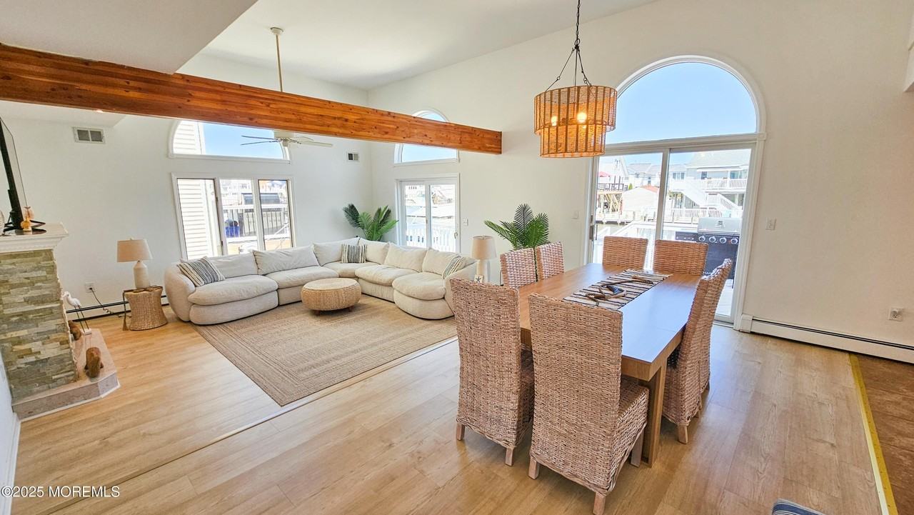 1386 Paul Blvd - Photo 4 of 44