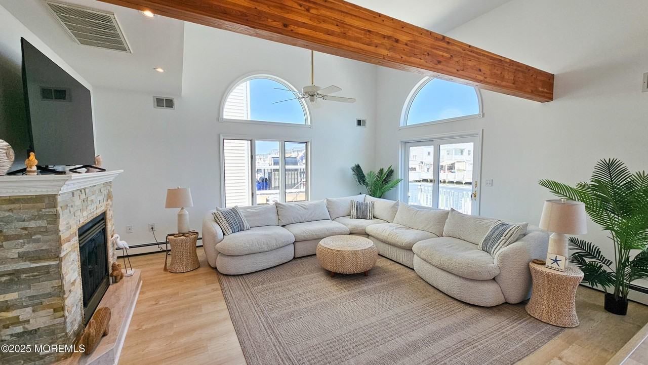 1386 Paul Blvd - Photo 5 of 44