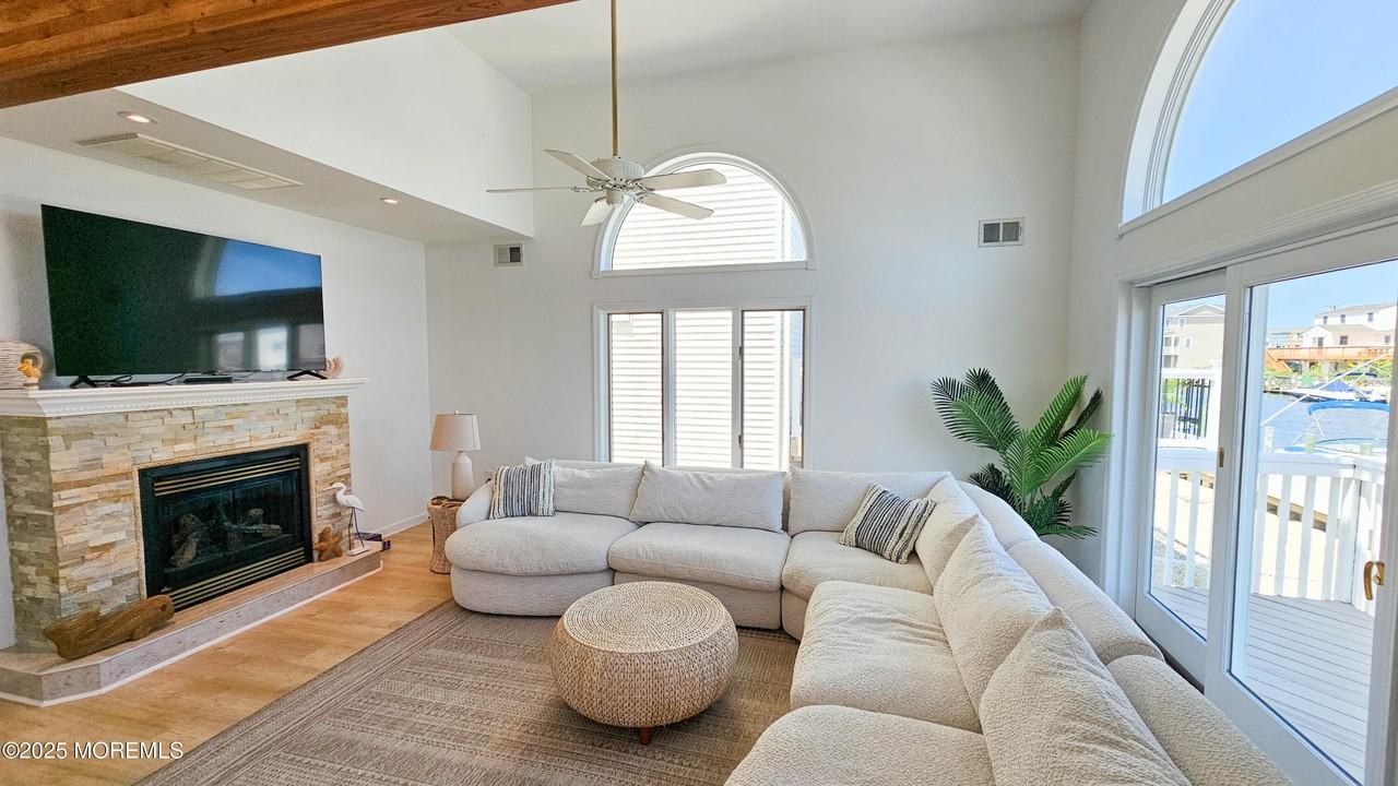 1386 Paul Blvd - Photo 6 of 44