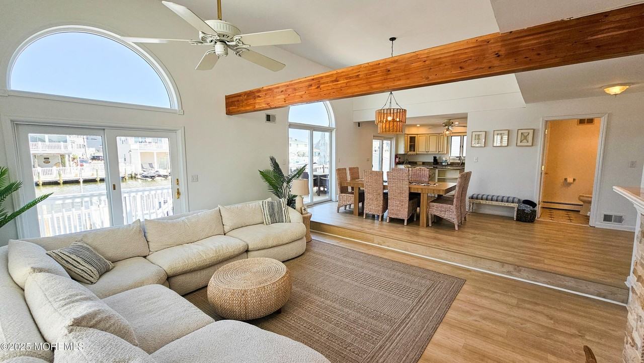 1386 Paul Blvd - Photo 7 of 44