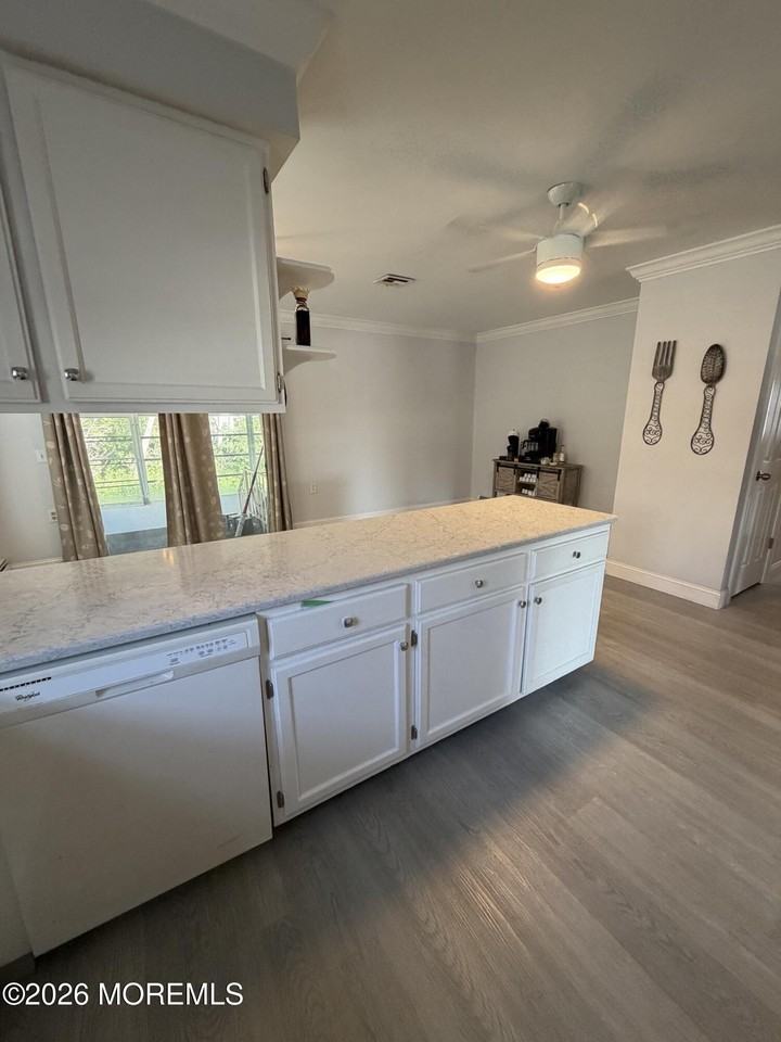 15 Saint Tropez Ct - Photo 6 of 19