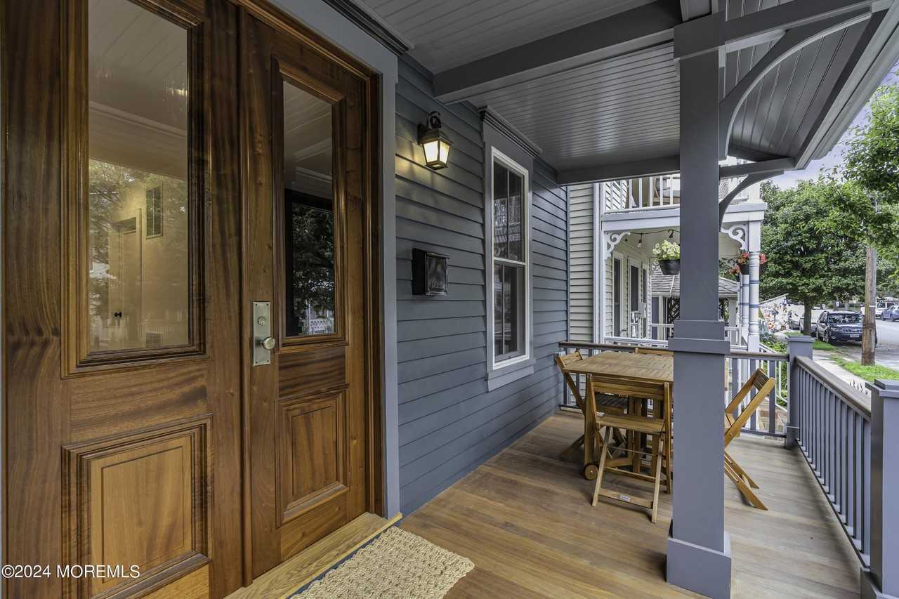 64 Webb Ave - Photo 3 of 28
