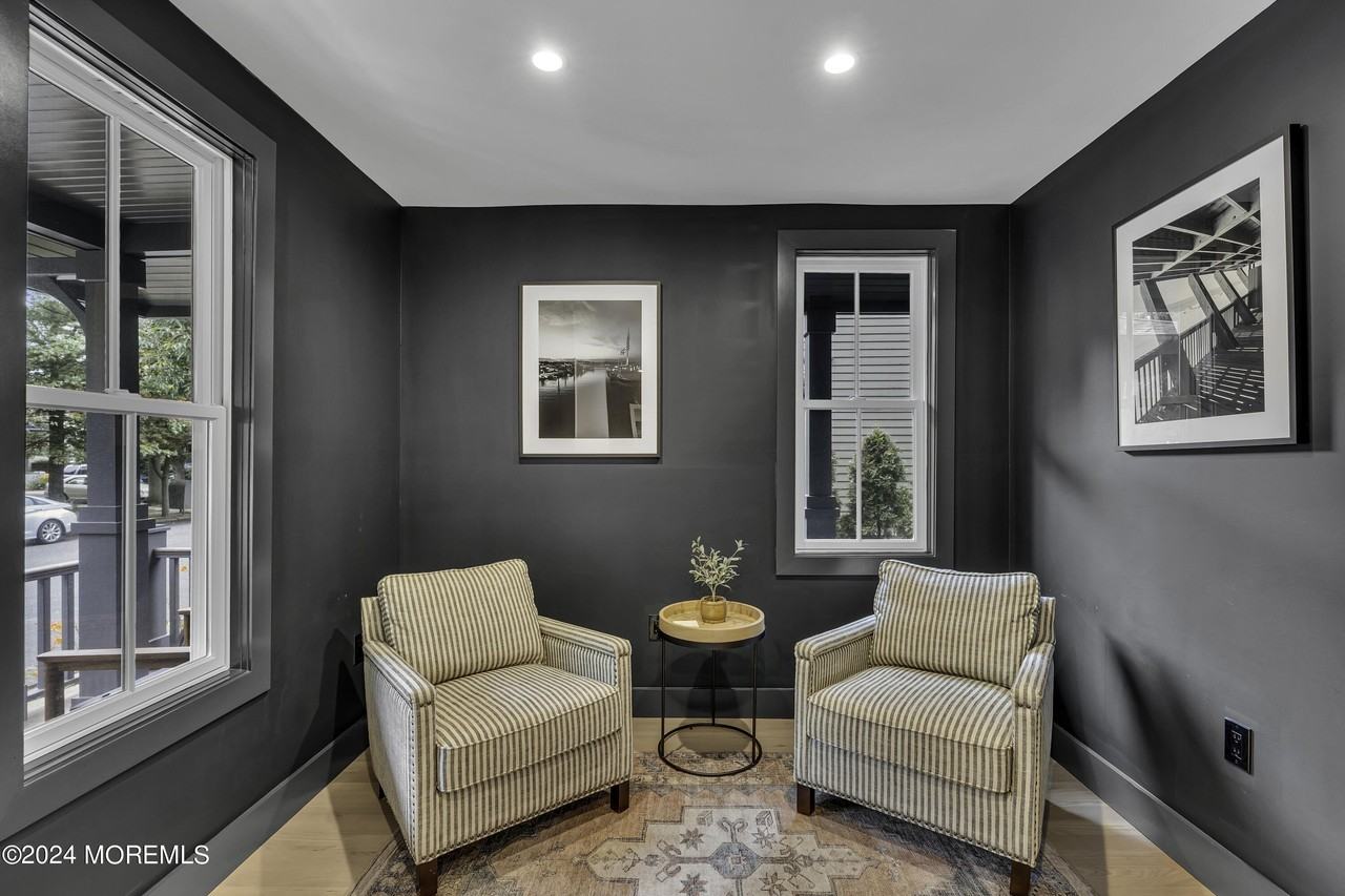 64 Webb Ave - Photo 5 of 28
