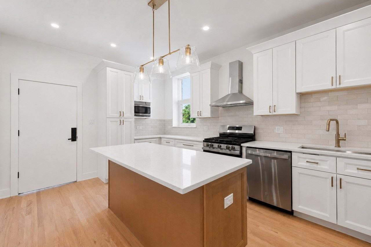 848 W George St #3 - Photo 3 of 18
