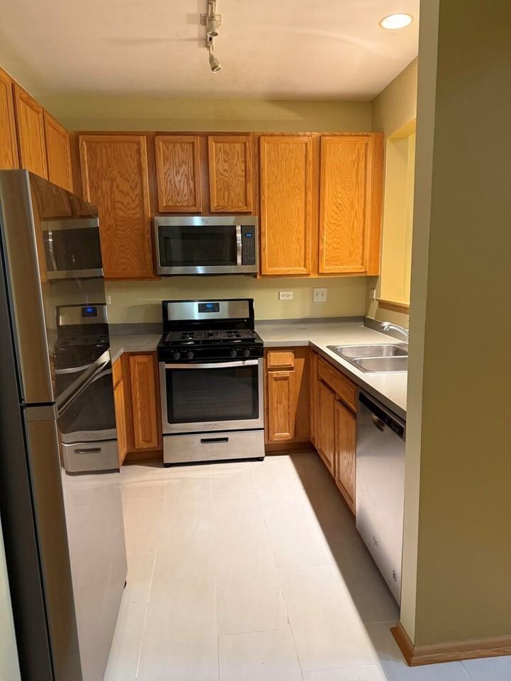 2261 Barrington Dr E #2261 - Photo 4 of 11