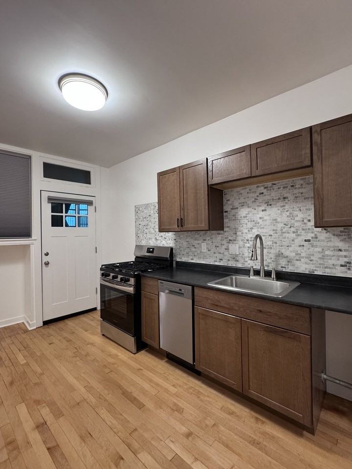 4752 N Virginia Ave #1S - Photo 5 of 23