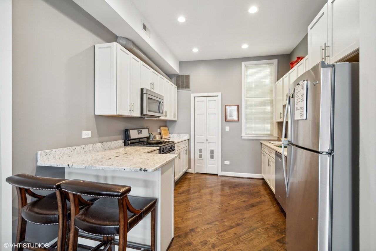 1156 W Grand Ave #301 - Photo 4 of 7