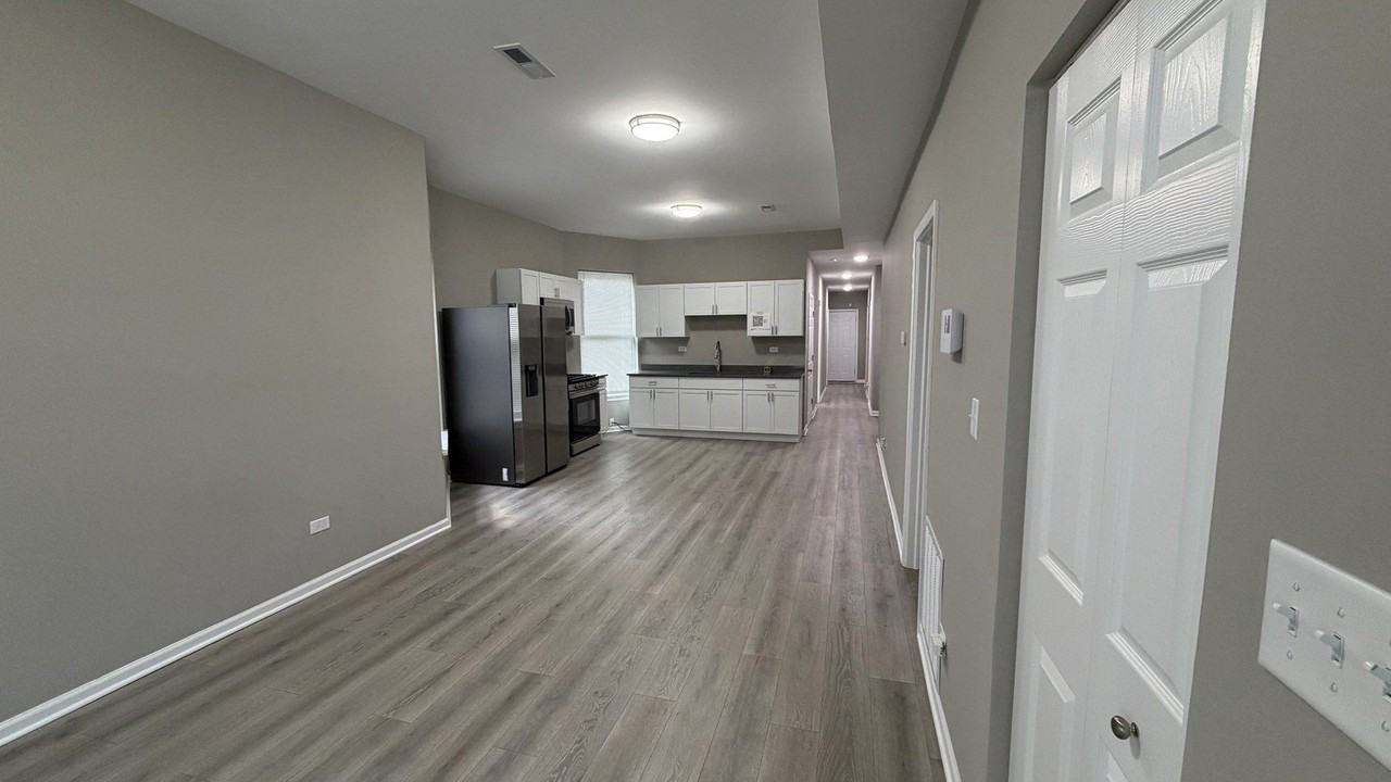 5344 S Aberdeen St #1 - Photo 2 of 15