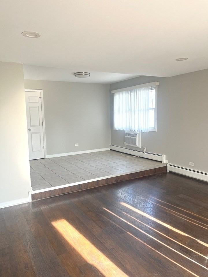 4644 Custer Ave #2N - Photo 4 of 11