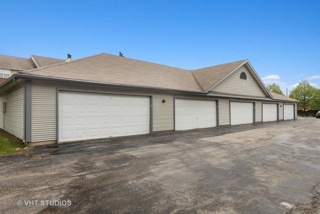 53 Kensington Cir #304 - Photo 3 of 36