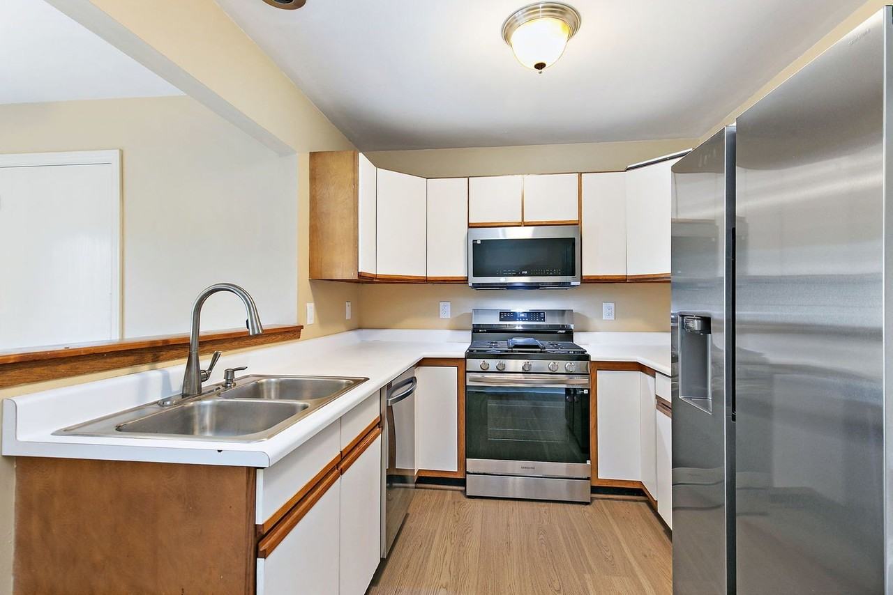 1435 Moluf St - Photo 5 of 16