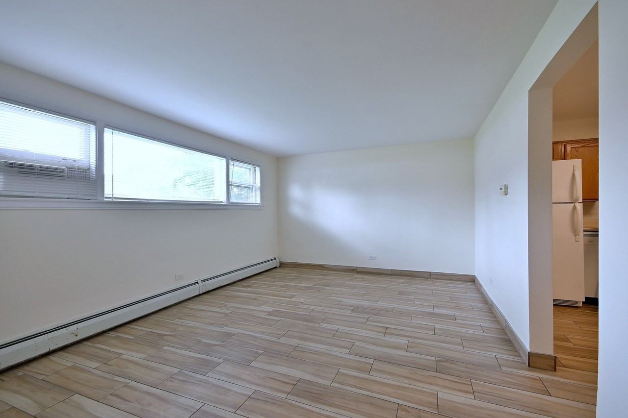 2033 N 74th Ave - Photo 3 of 18