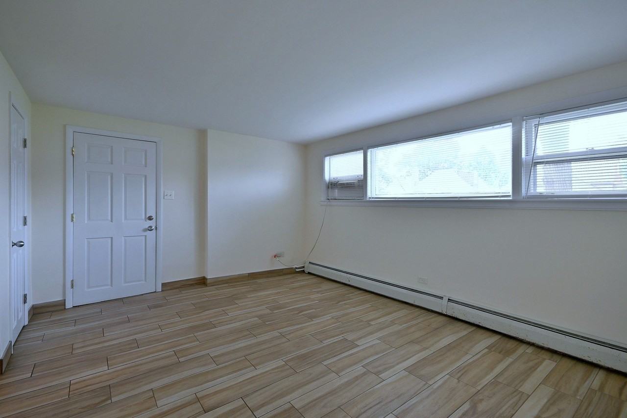 2033 N 74th Ave - Photo 5 of 18