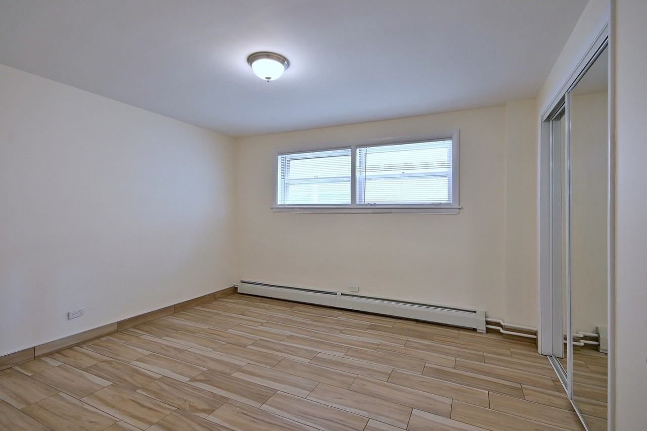 2033 N 74th Ave - Photo 7 of 18