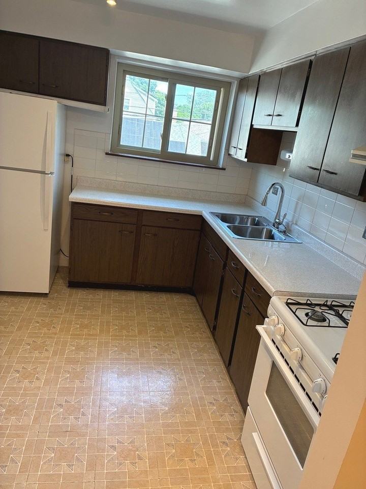 6300 W Irving Park Rd #206 - Photo 4 of 9