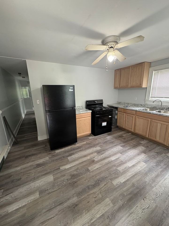 1261 N King St - Photo 3 of 11