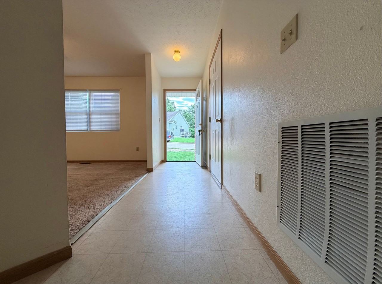 13895A Trinity Cir - Photo 3 of 18