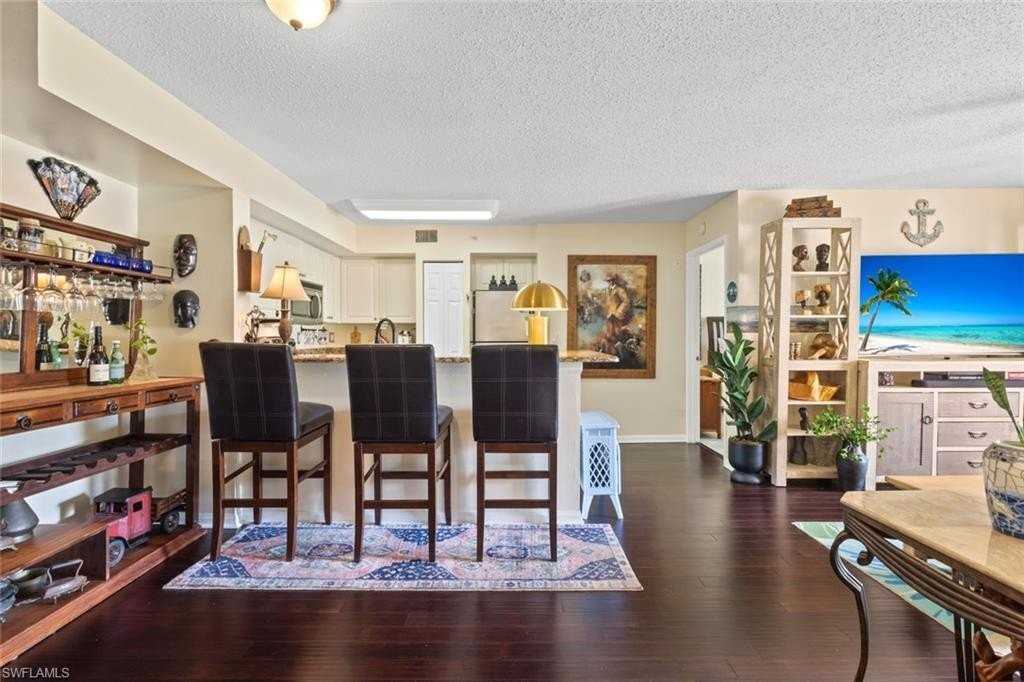 1270 Wildwood Lakes Blvd #204 - Photo 6 of 30
