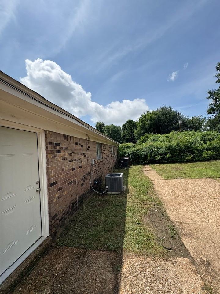 1841 S Perkins Rd - Photo 3 of 13