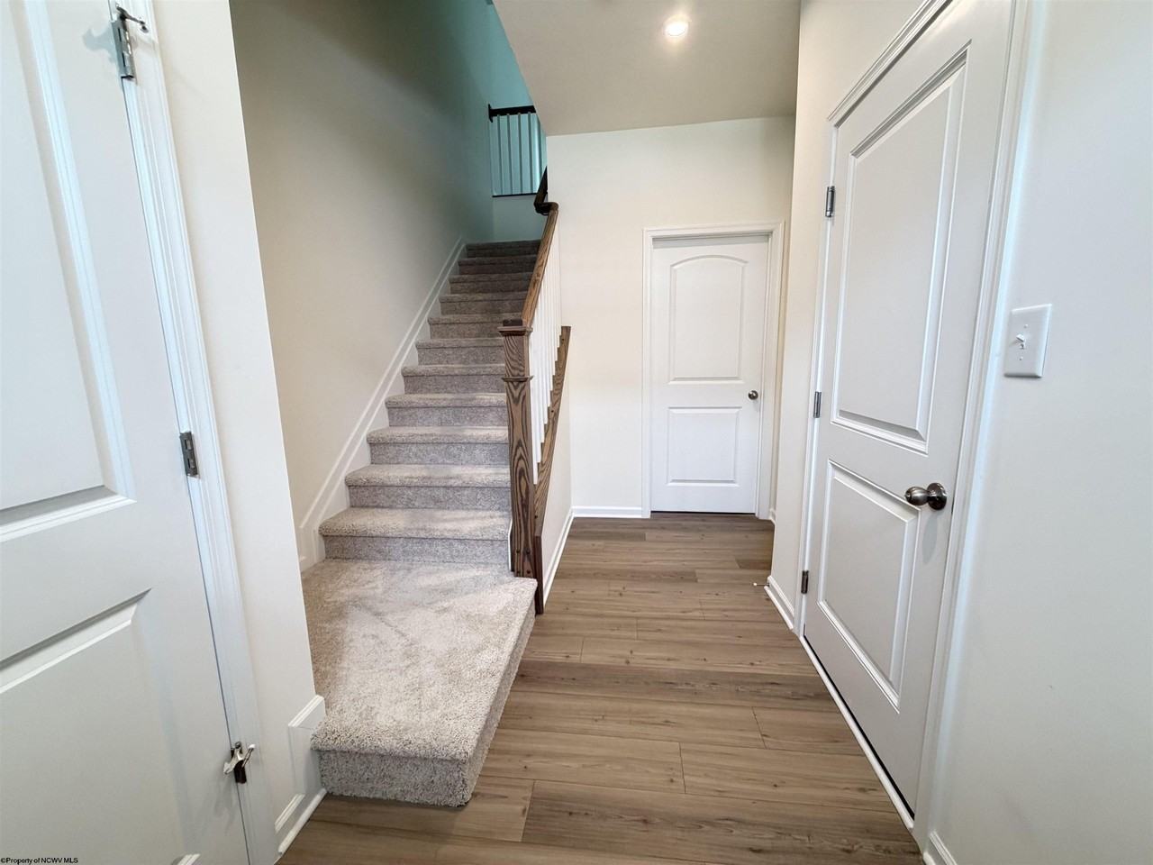 42 Dover Ct - Photo 2 of 26