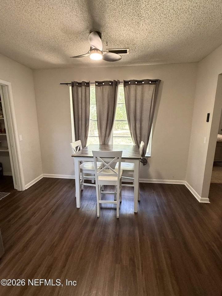 845 Sw Pecan St - Photo 3 of 16