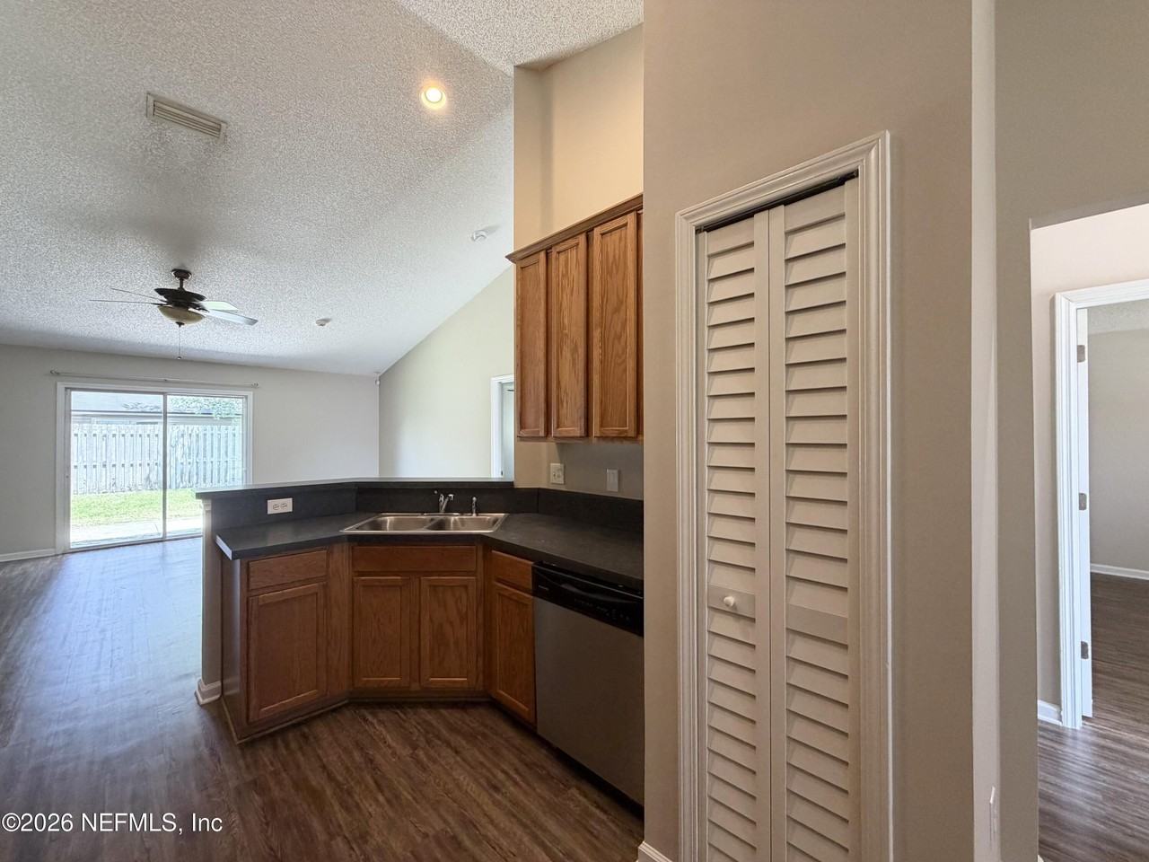 6902 Southern Oaks Dr W - Photo 5 of 19