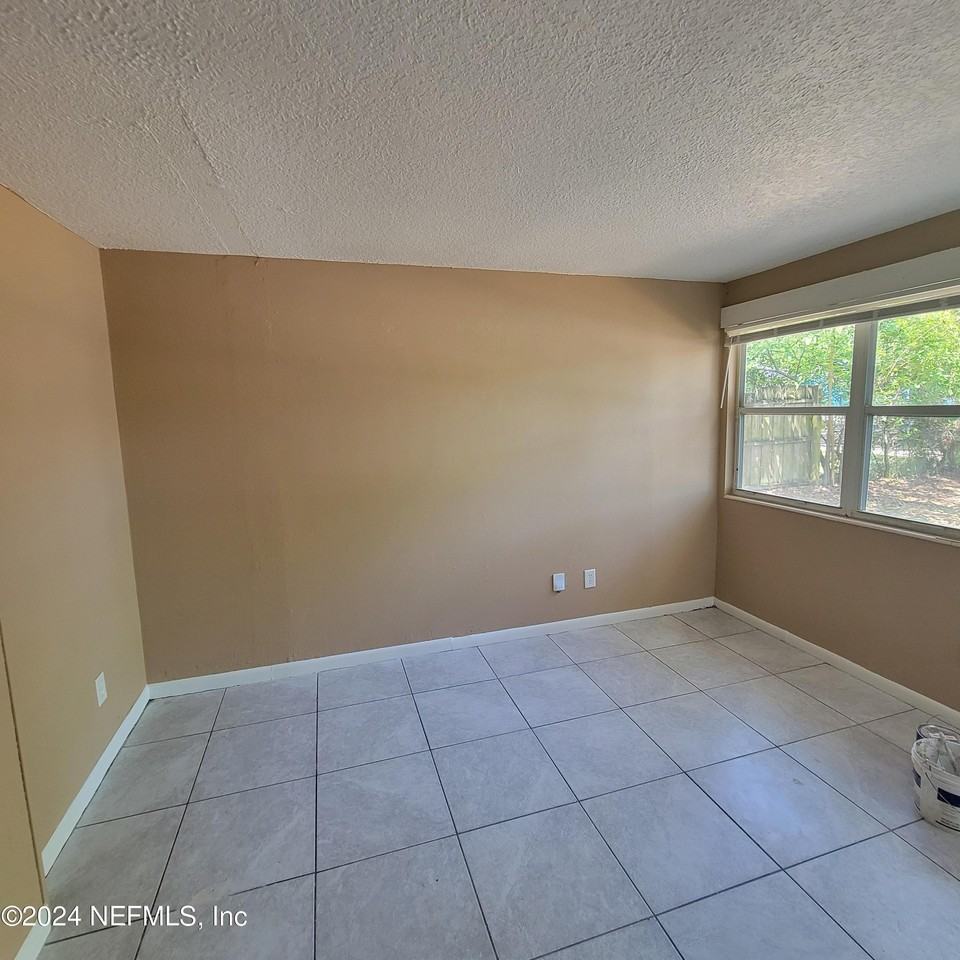 1648 E 16th St - Photo 3 of 17