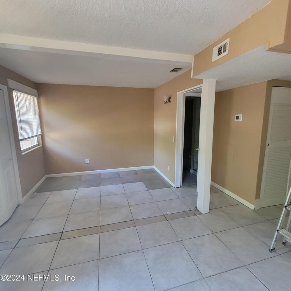 1648 E 16th St - Photo 4 of 17
