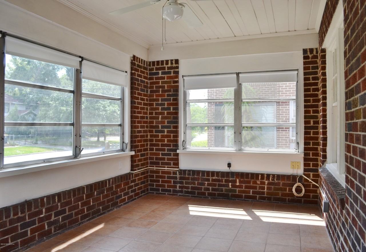 2559 Dellwood Ave - Photo 3 of 21