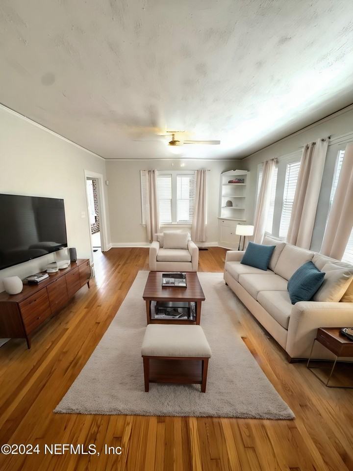 2559 Dellwood Ave - Photo 5 of 21