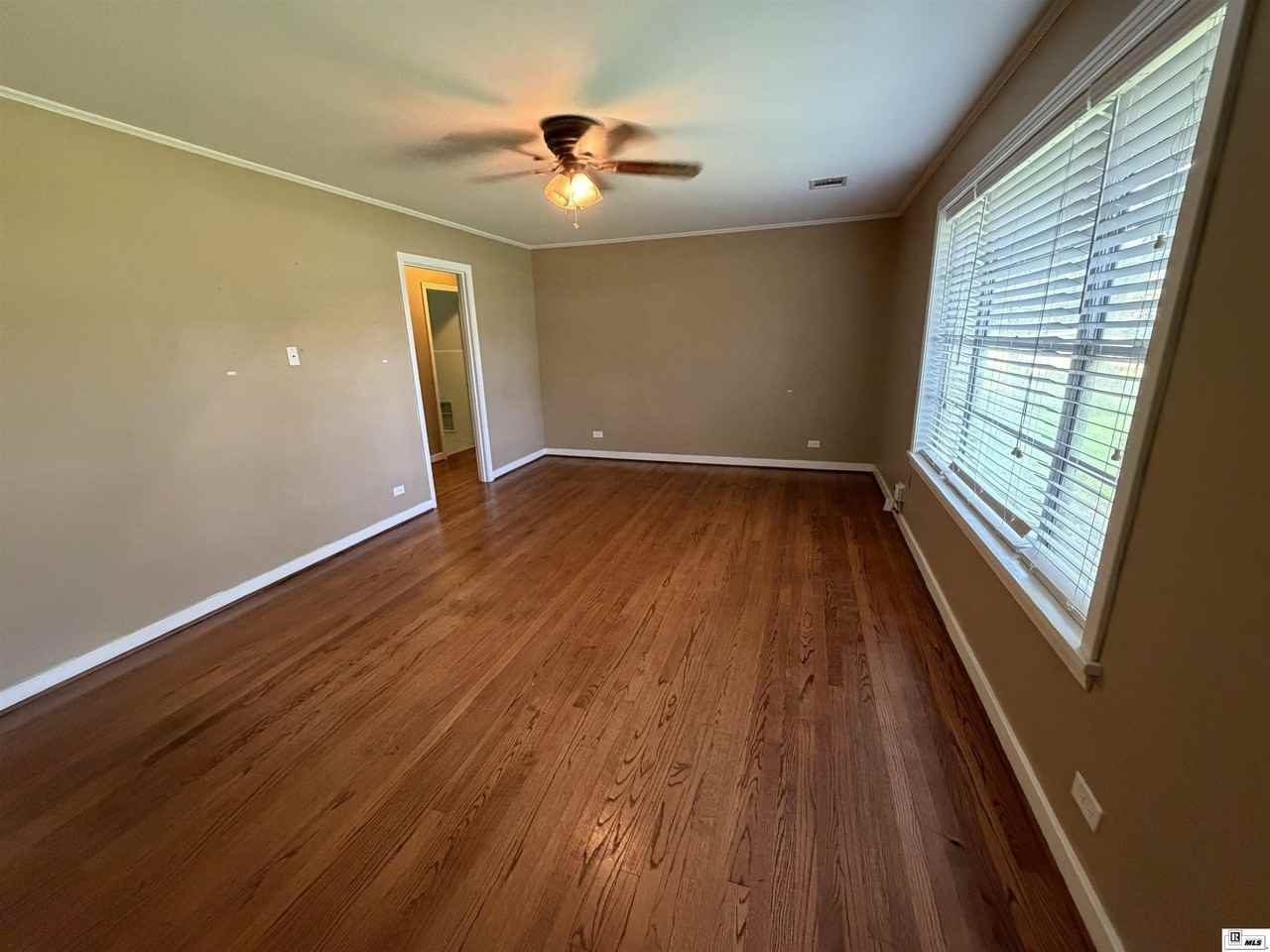 407 Audubon Ave - Photo 2 of 14