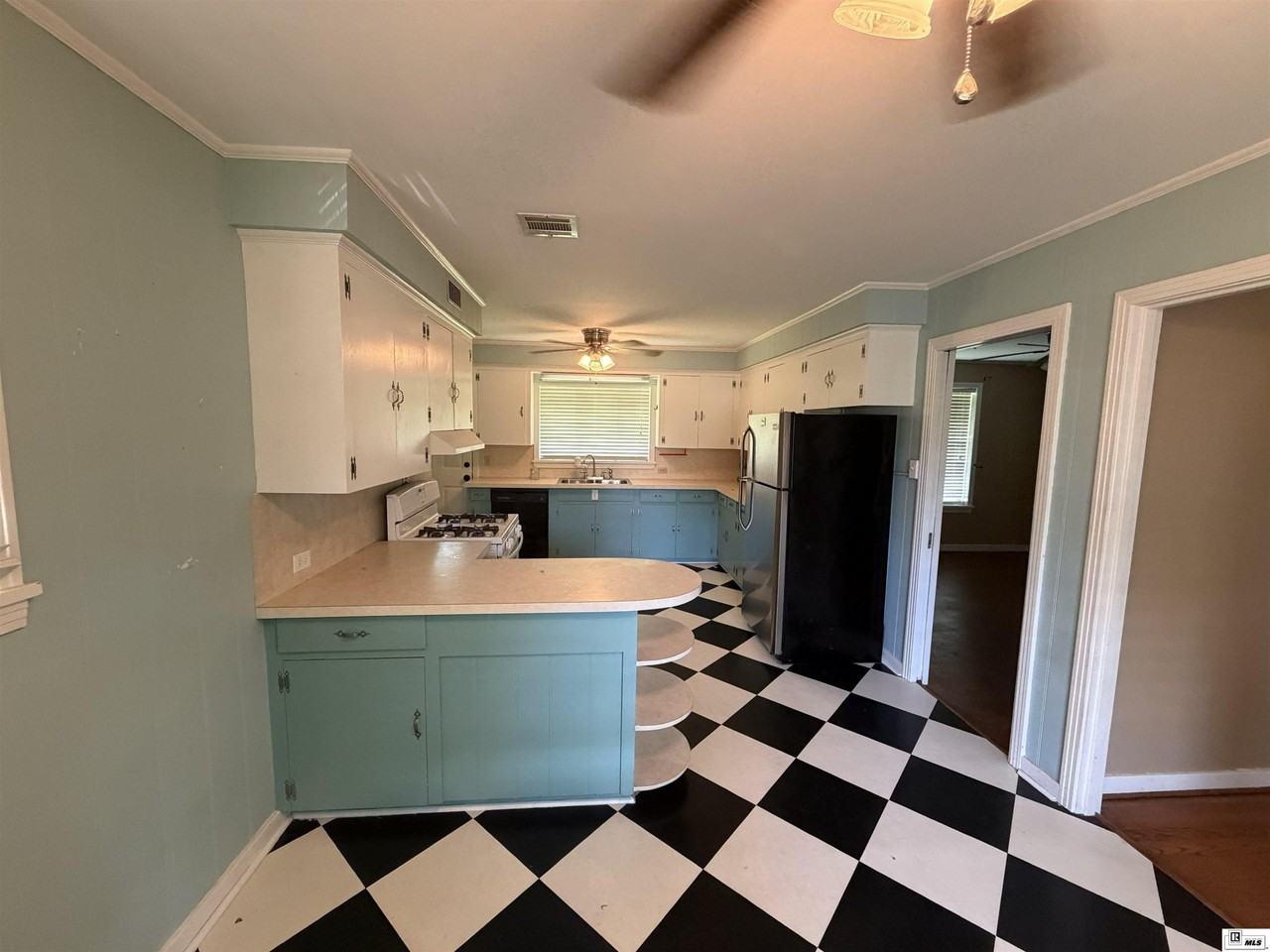 407 Audubon Ave - Photo 3 of 14