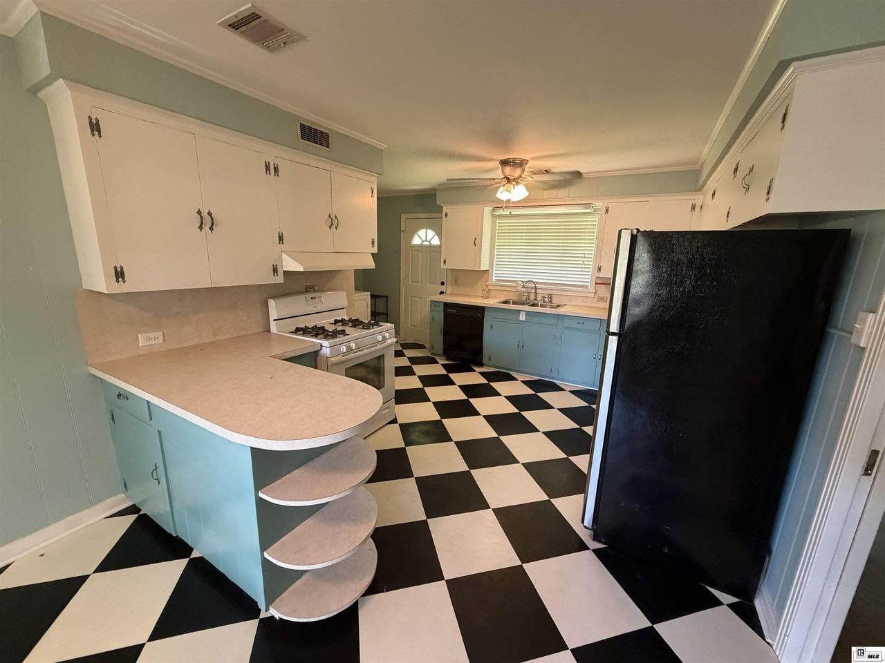 407 Audubon Ave - Photo 4 of 14