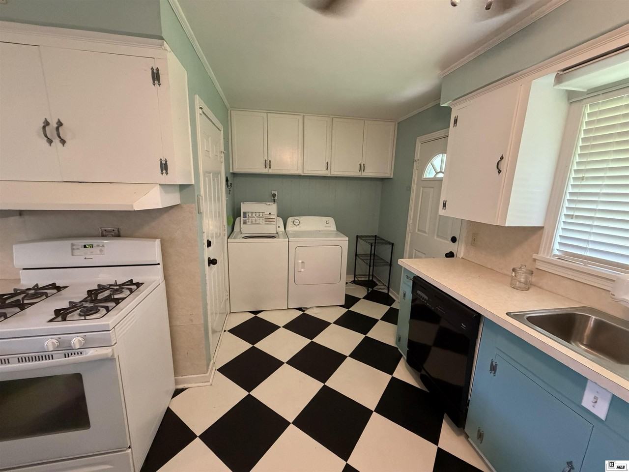 407 Audubon Ave - Photo 5 of 14