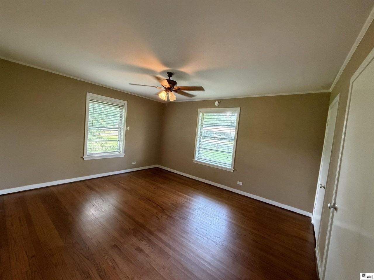 407 Audubon Ave - Photo 7 of 14