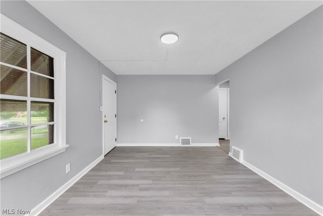 735 E 256th St - Photo 4 of 23