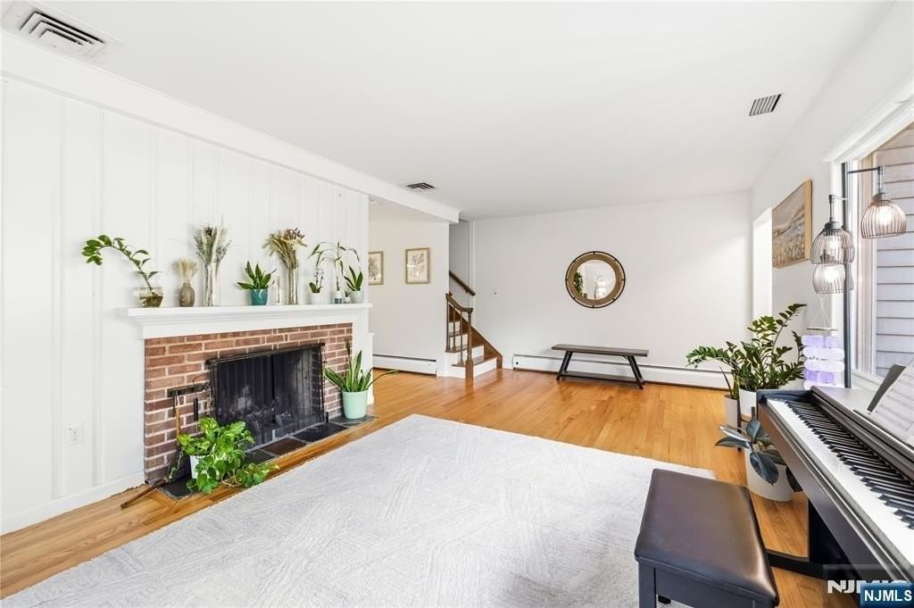48 Jefferson Ave - Photo 6 of 33