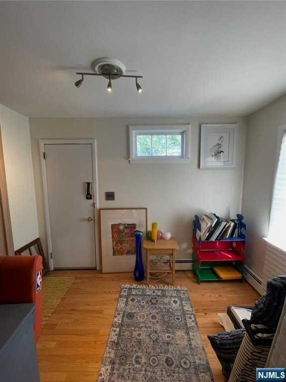 440 Tenafly Rd - Photo 5 of 19