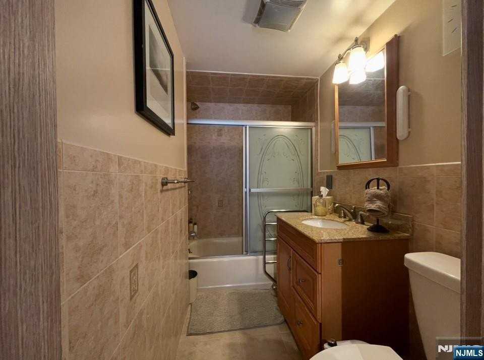 440 Tenafly Rd - Photo 7 of 19